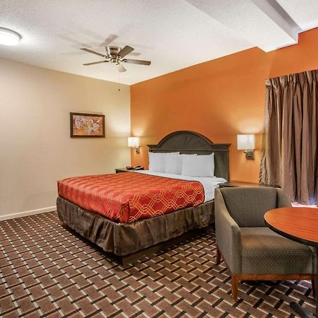 Econo Lodge Inn & Suites Granite City Екстер'єр фото
