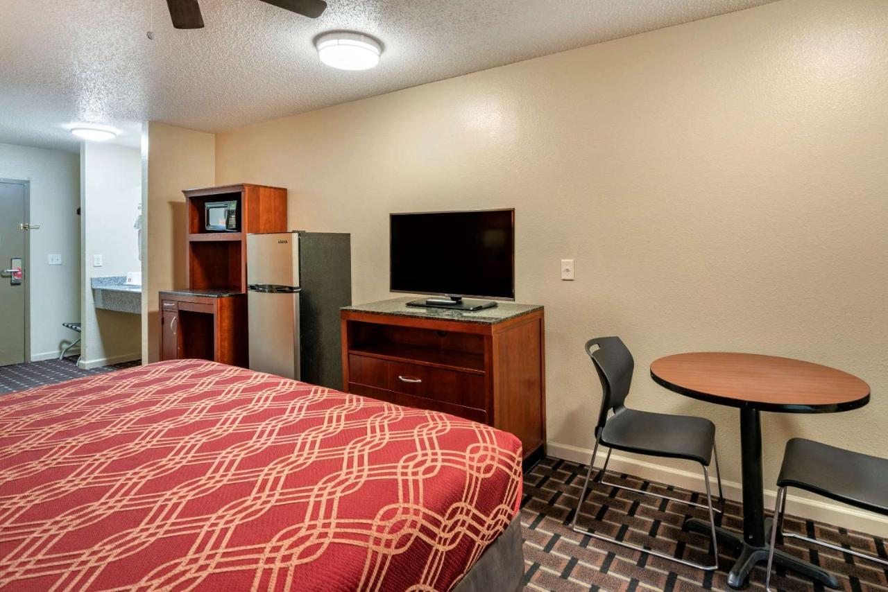 Econo Lodge Inn & Suites Granite City Екстер'єр фото