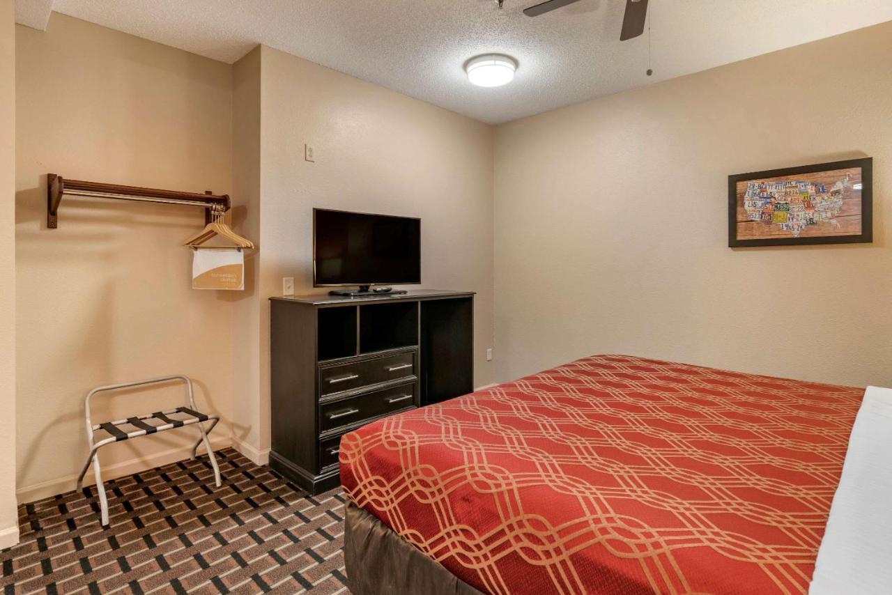 Econo Lodge Inn & Suites Granite City Екстер'єр фото
