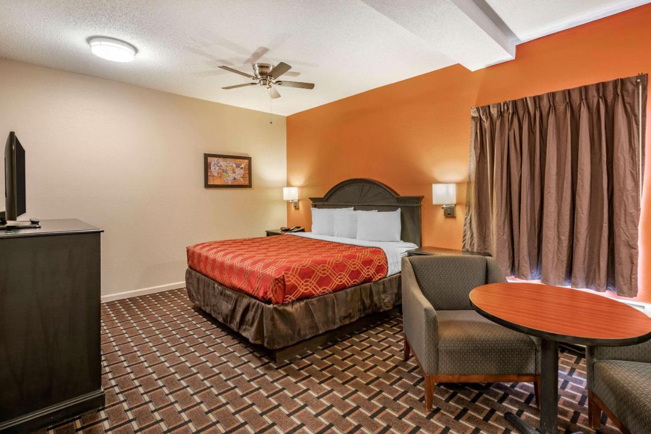 Econo Lodge Inn & Suites Granite City Екстер'єр фото