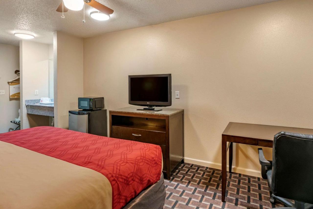 Econo Lodge Inn & Suites Granite City Екстер'єр фото