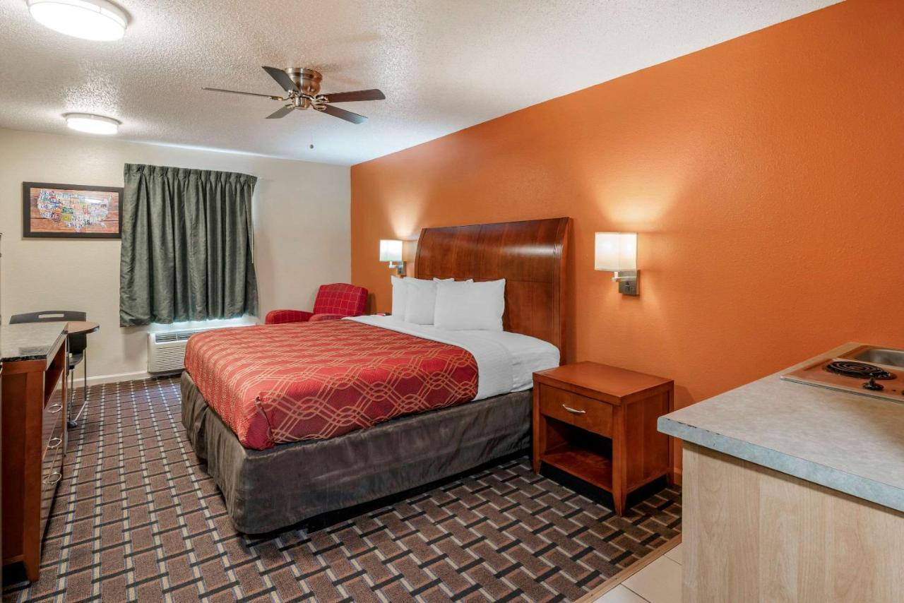 Econo Lodge Inn & Suites Granite City Екстер'єр фото
