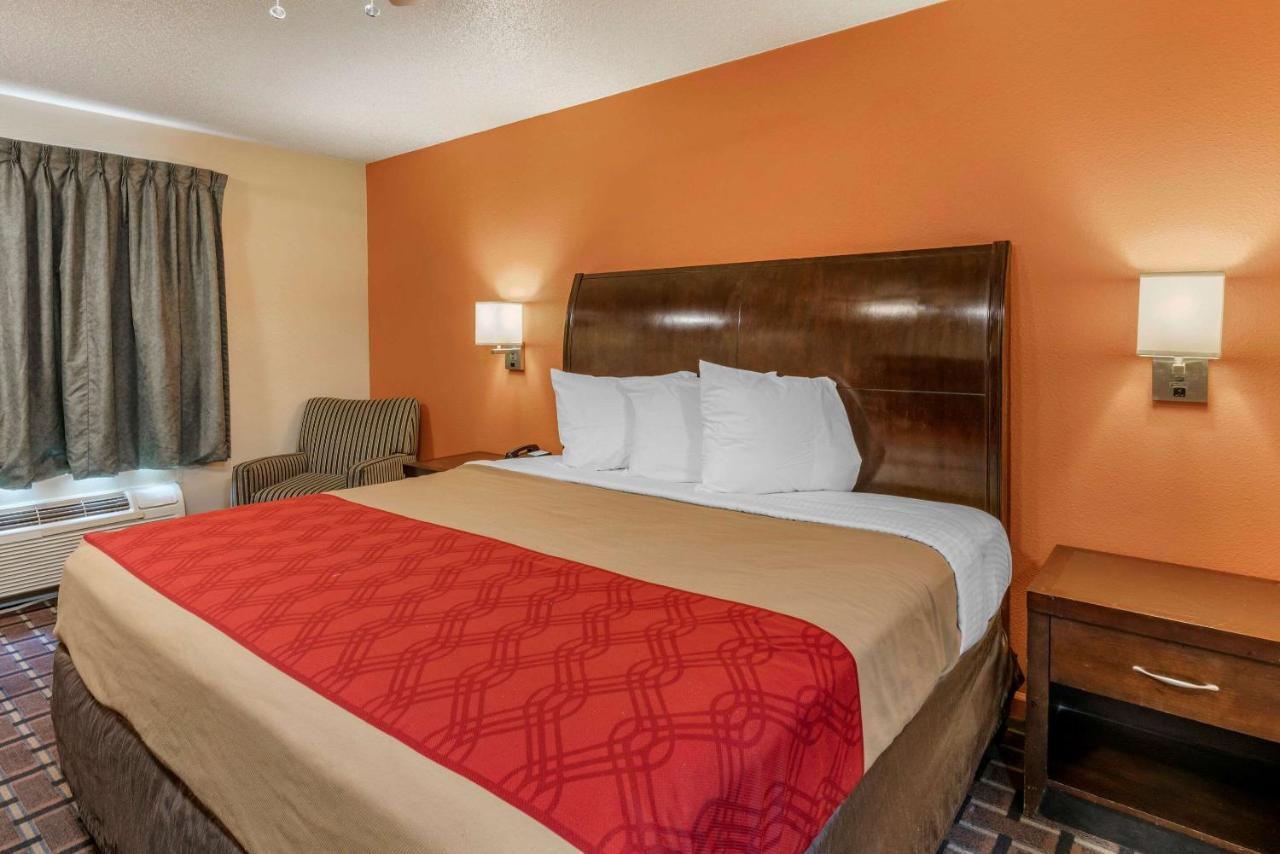 Econo Lodge Inn & Suites Granite City Екстер'єр фото