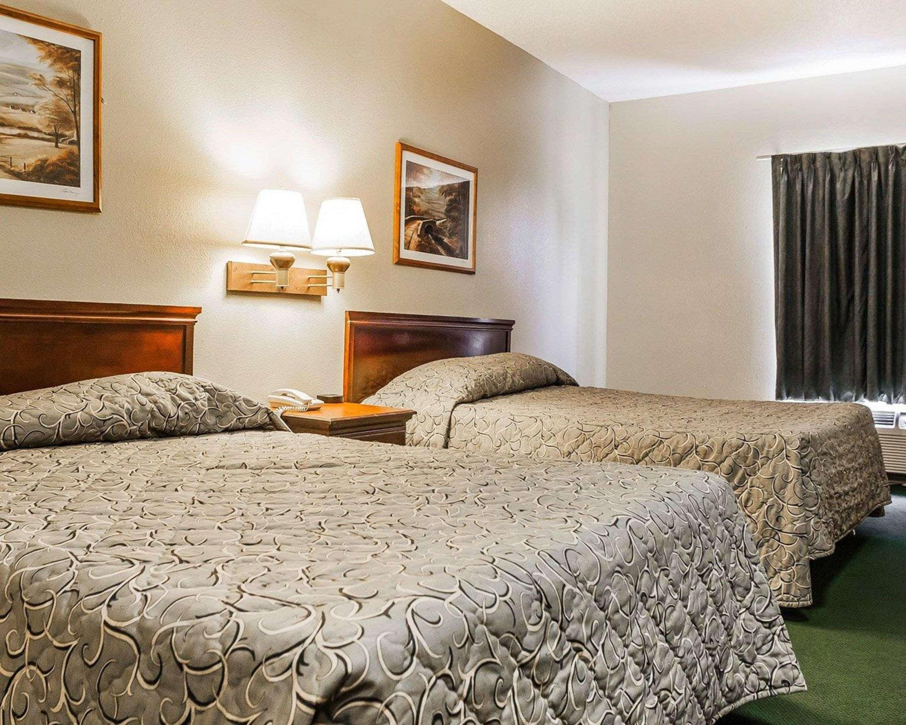 Econo Lodge Inn & Suites Granite City Екстер'єр фото