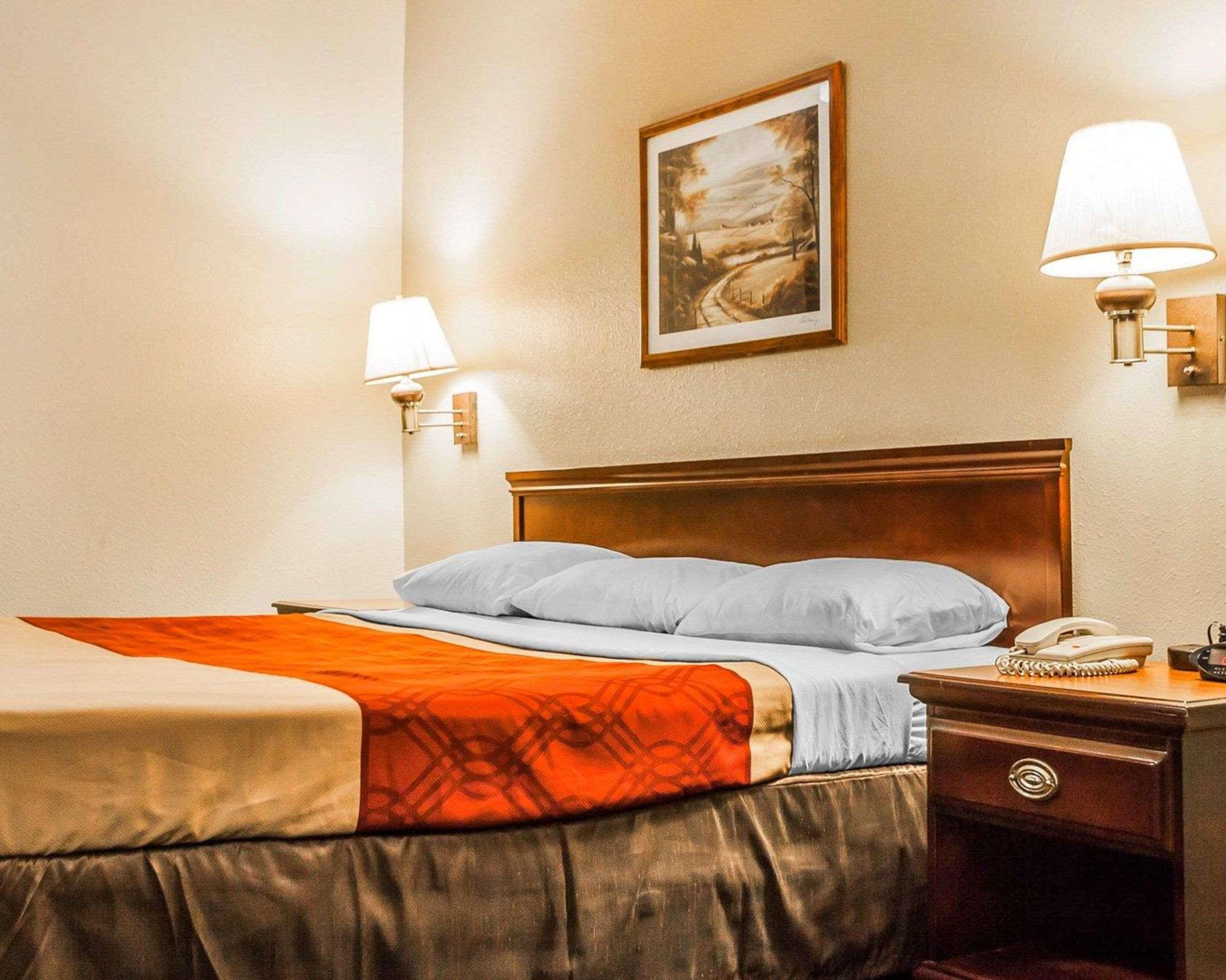 Econo Lodge Inn & Suites Granite City Екстер'єр фото