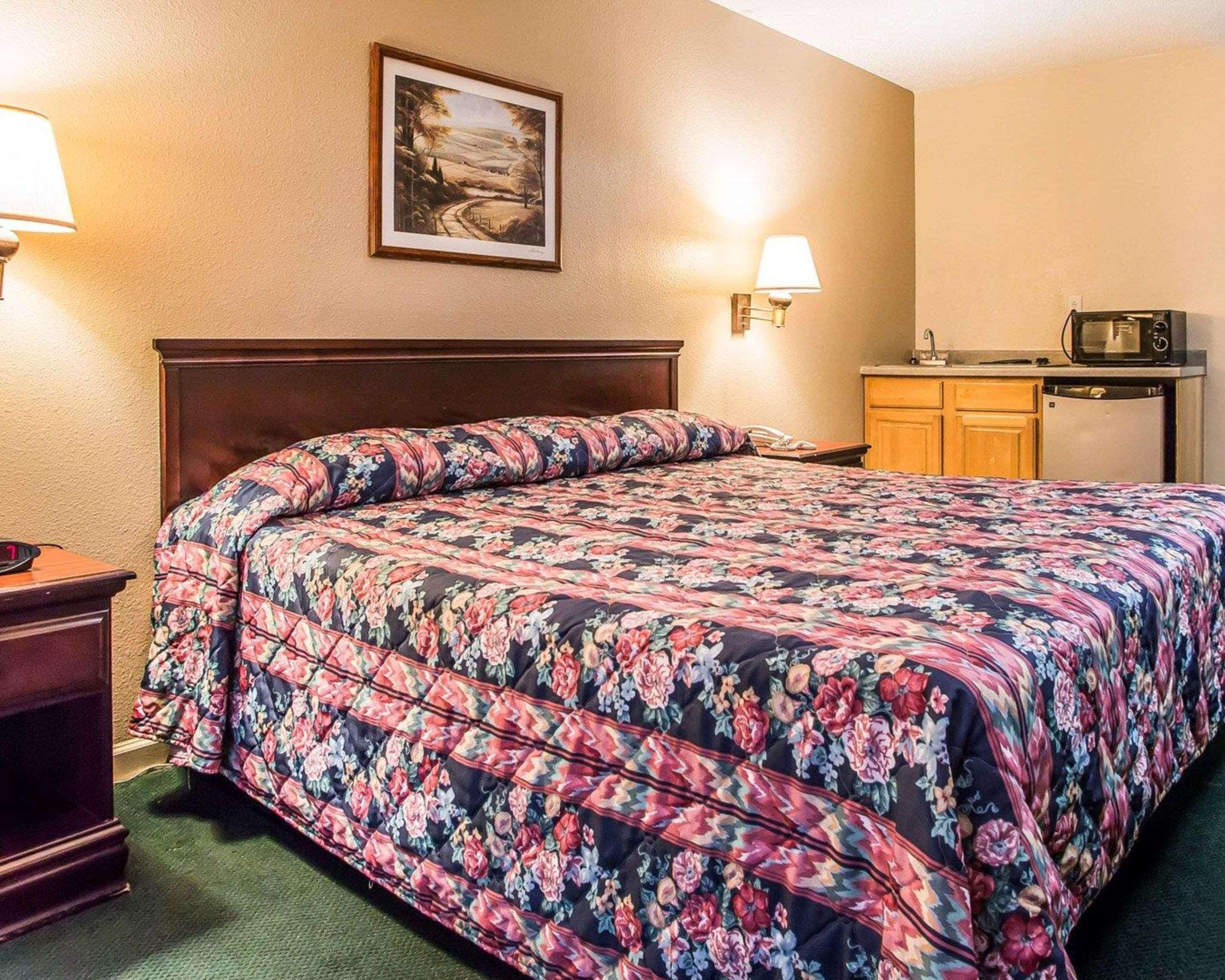 Econo Lodge Inn & Suites Granite City Екстер'єр фото