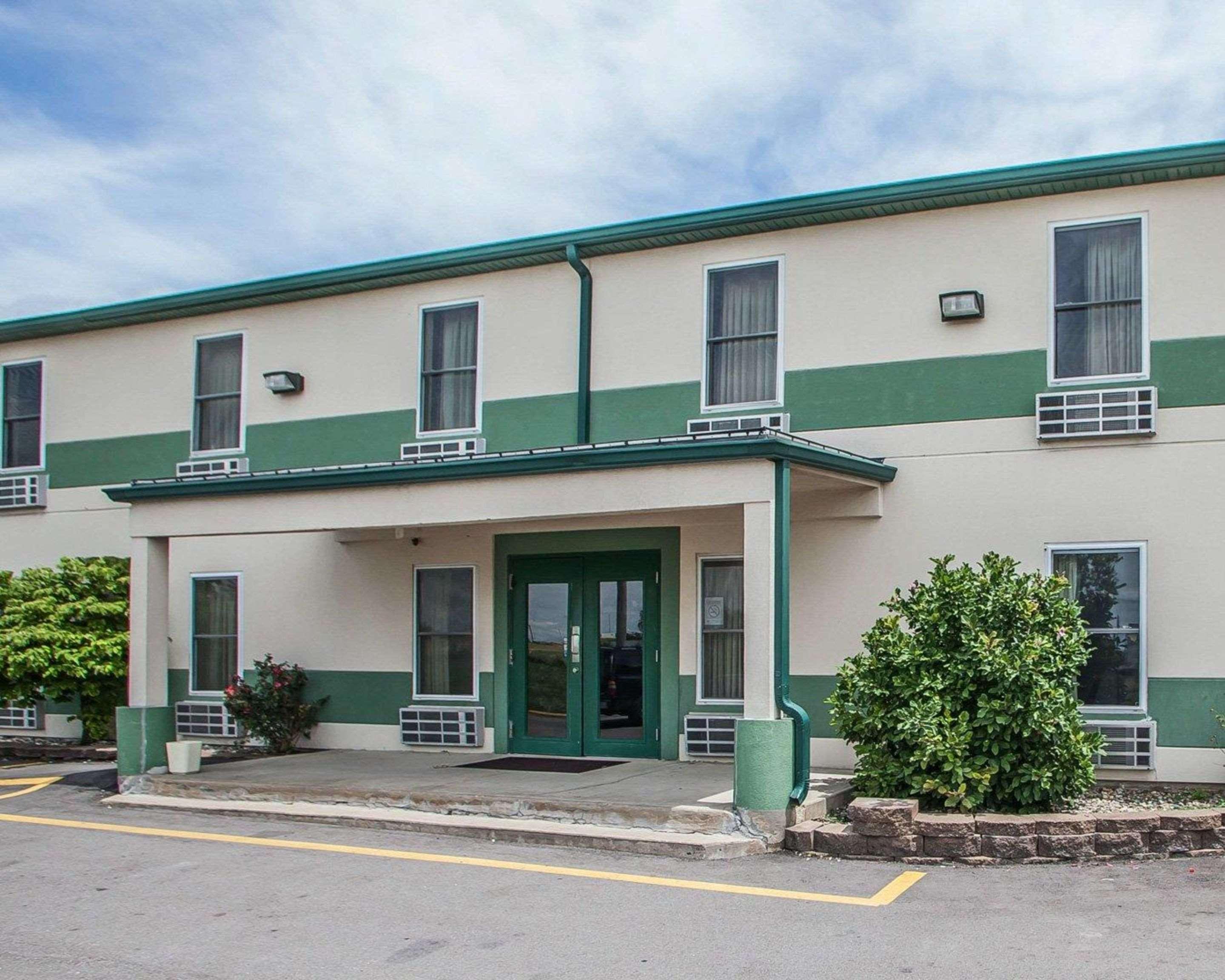 Econo Lodge Inn & Suites Granite City Екстер'єр фото