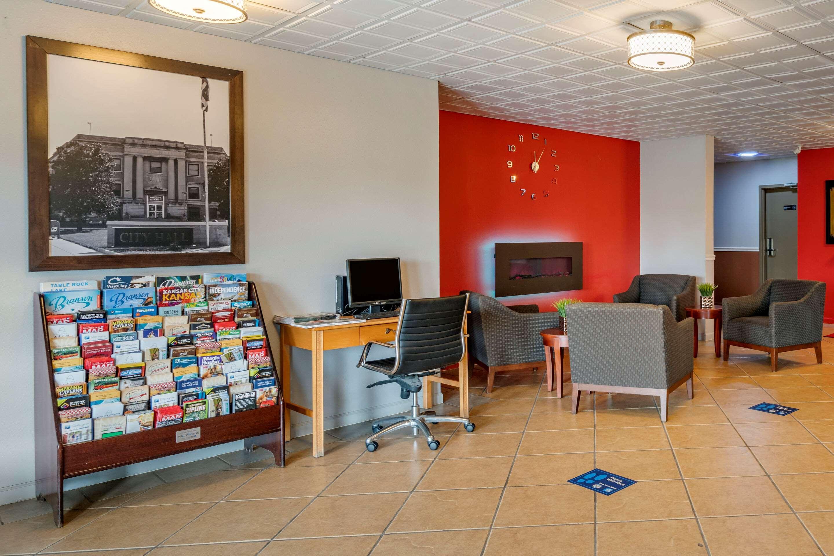 Econo Lodge Inn & Suites Granite City Екстер'єр фото