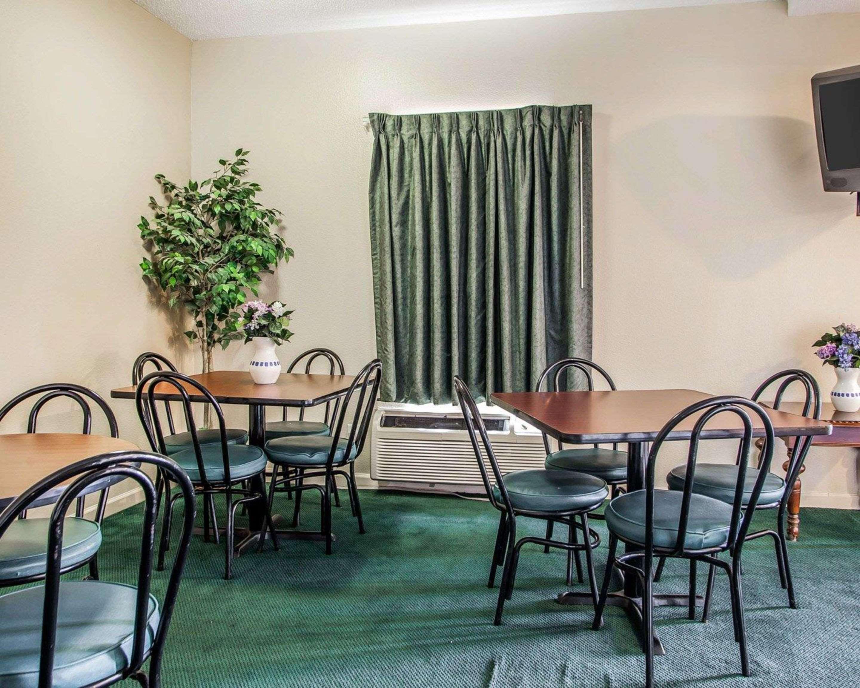 Econo Lodge Inn & Suites Granite City Екстер'єр фото