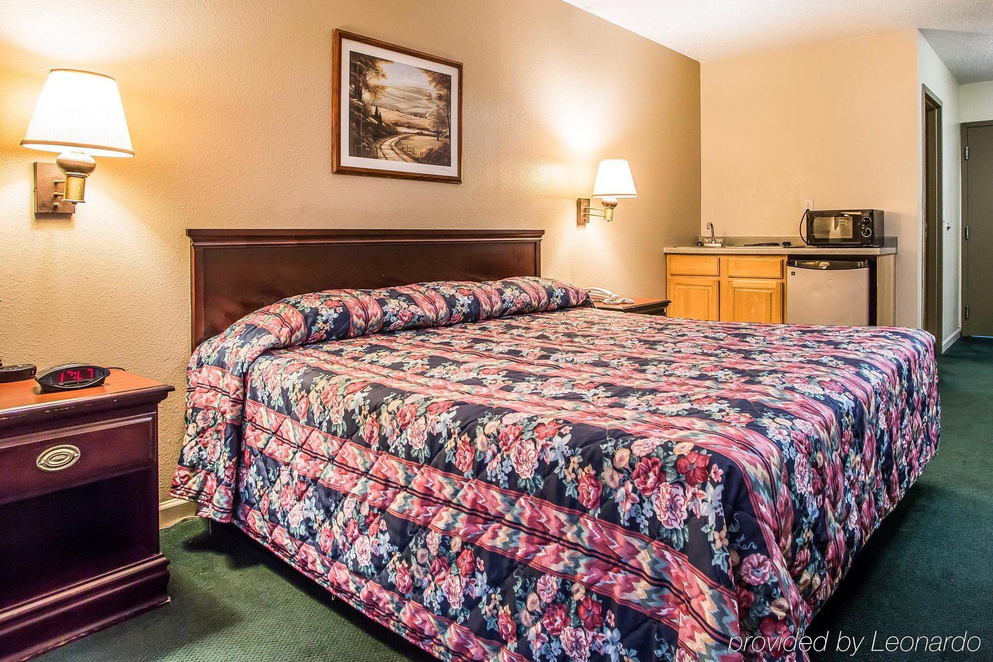 Econo Lodge Inn & Suites Granite City Екстер'єр фото