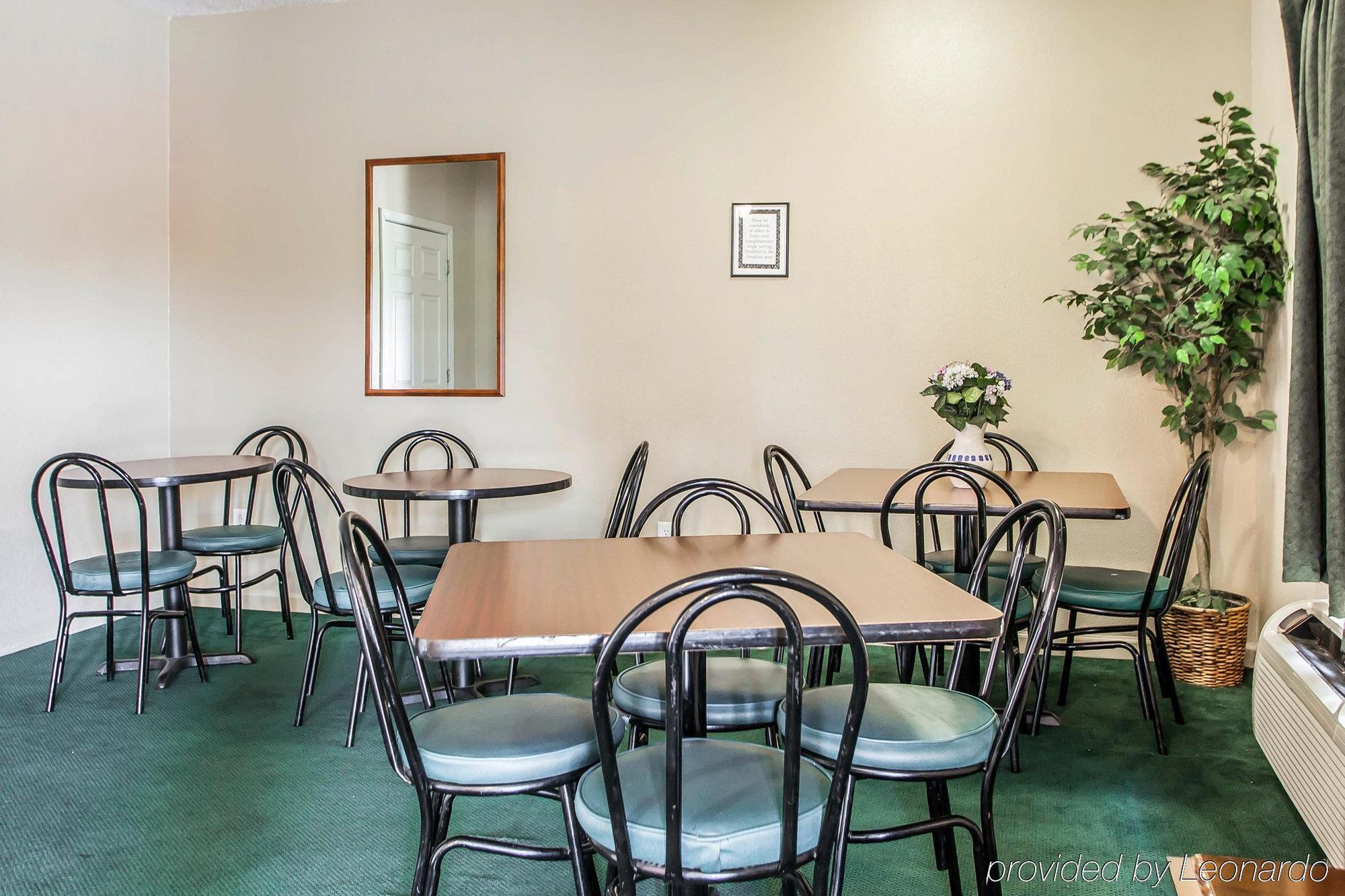 Econo Lodge Inn & Suites Granite City Екстер'єр фото