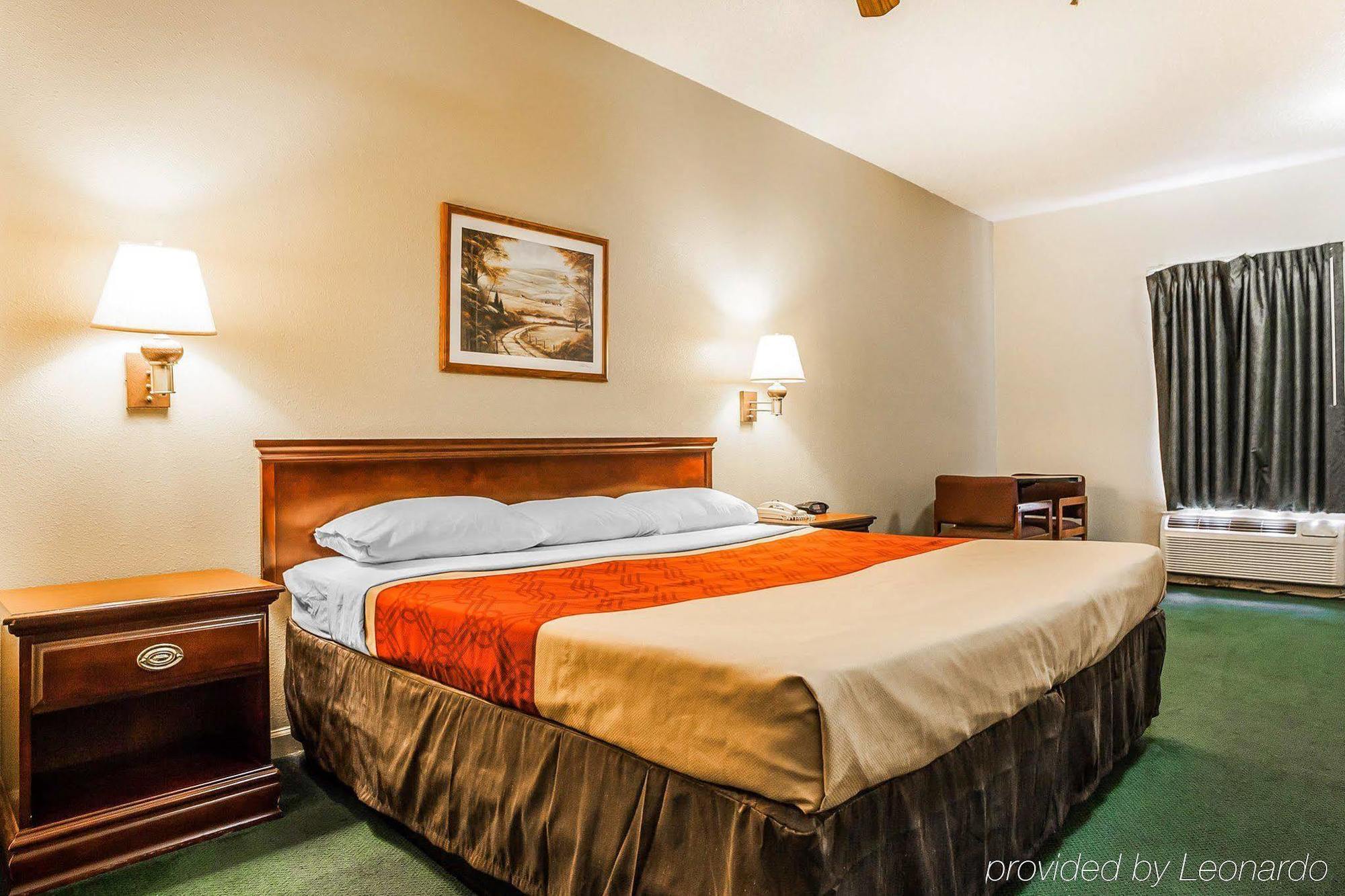 Econo Lodge Inn & Suites Granite City Екстер'єр фото