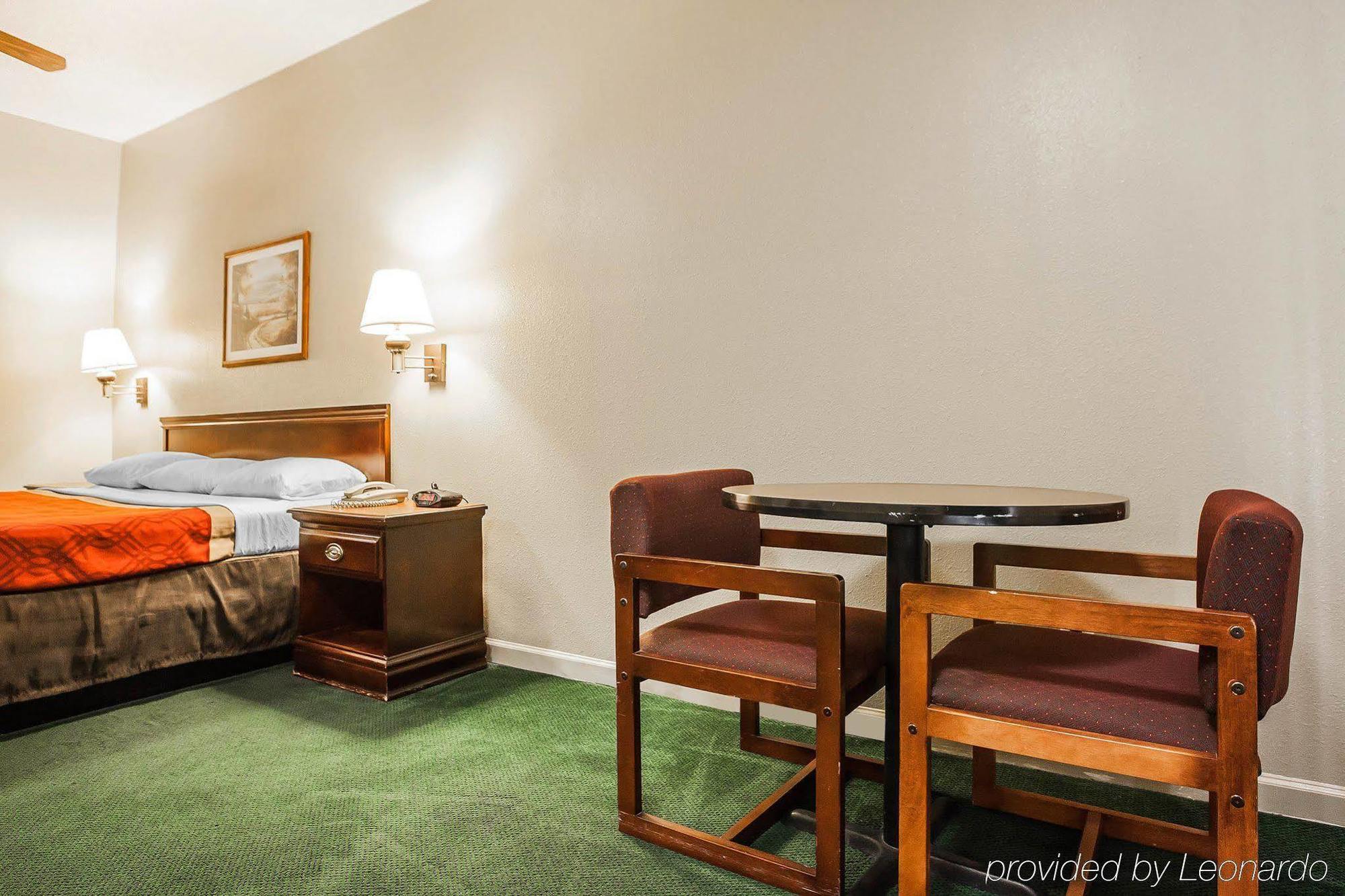 Econo Lodge Inn & Suites Granite City Екстер'єр фото