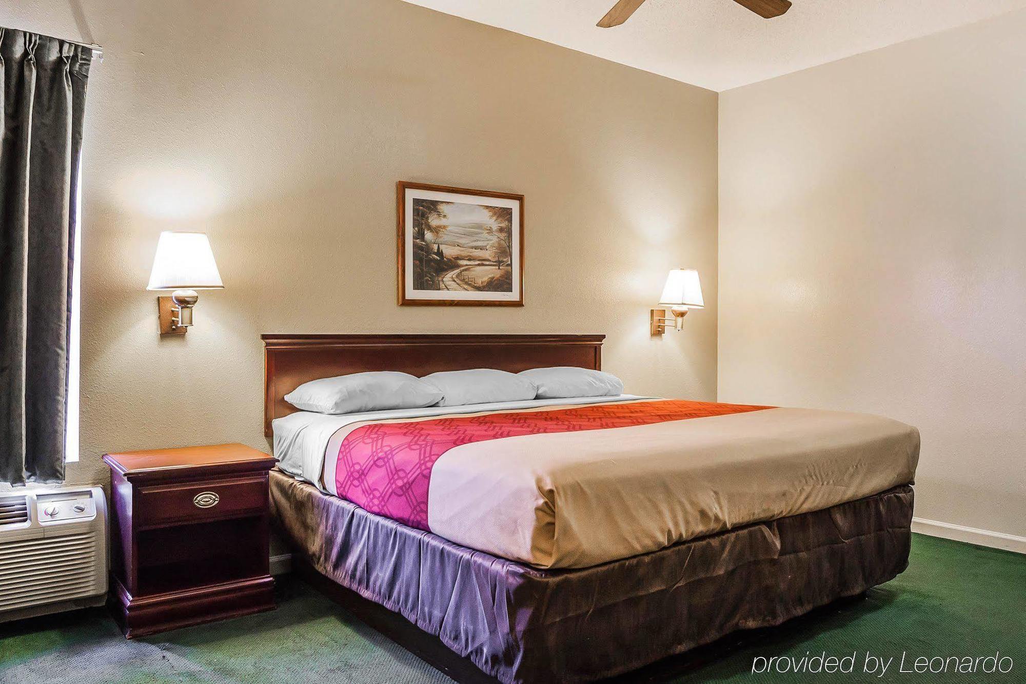 Econo Lodge Inn & Suites Granite City Екстер'єр фото