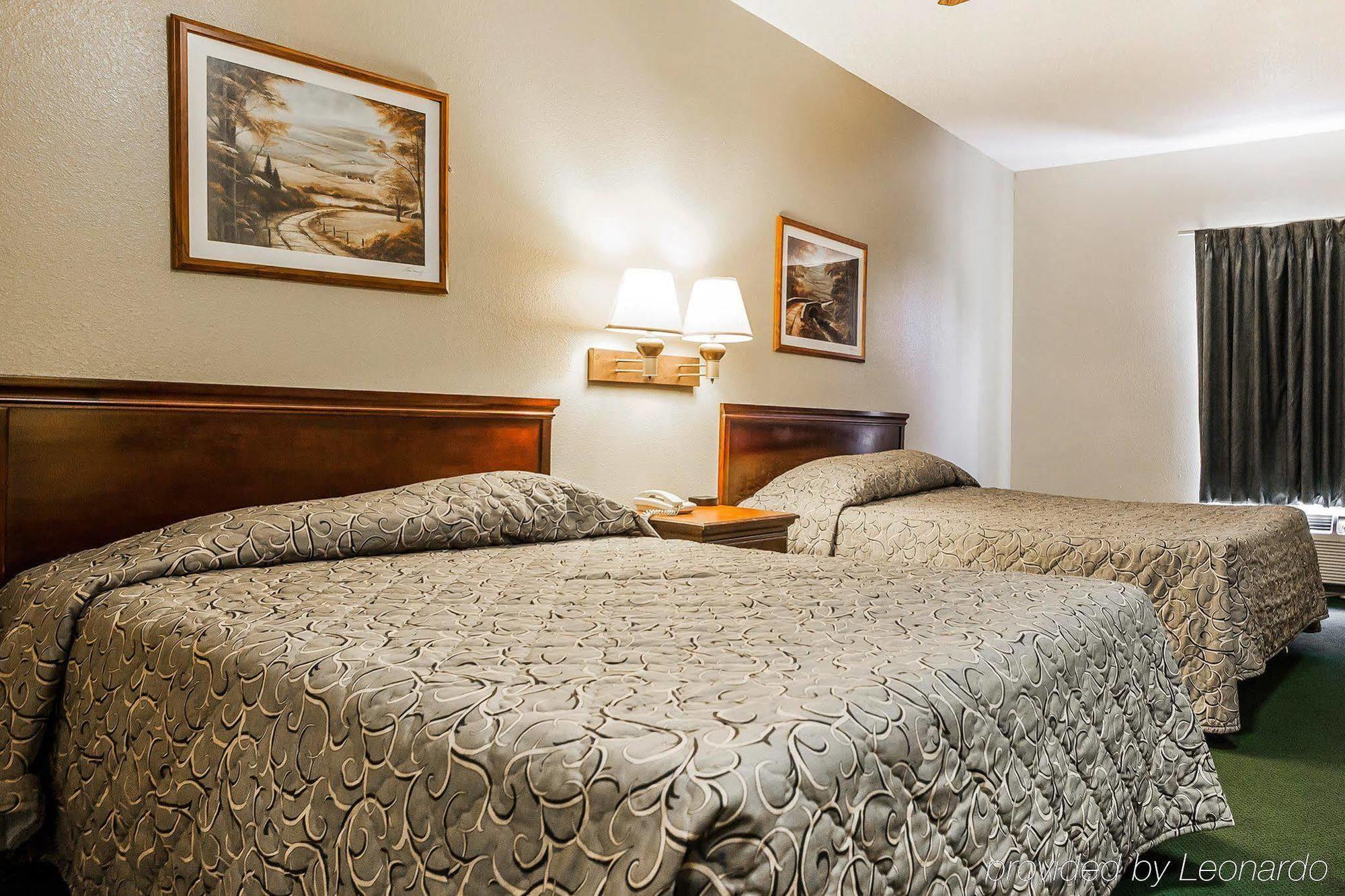 Econo Lodge Inn & Suites Granite City Екстер'єр фото