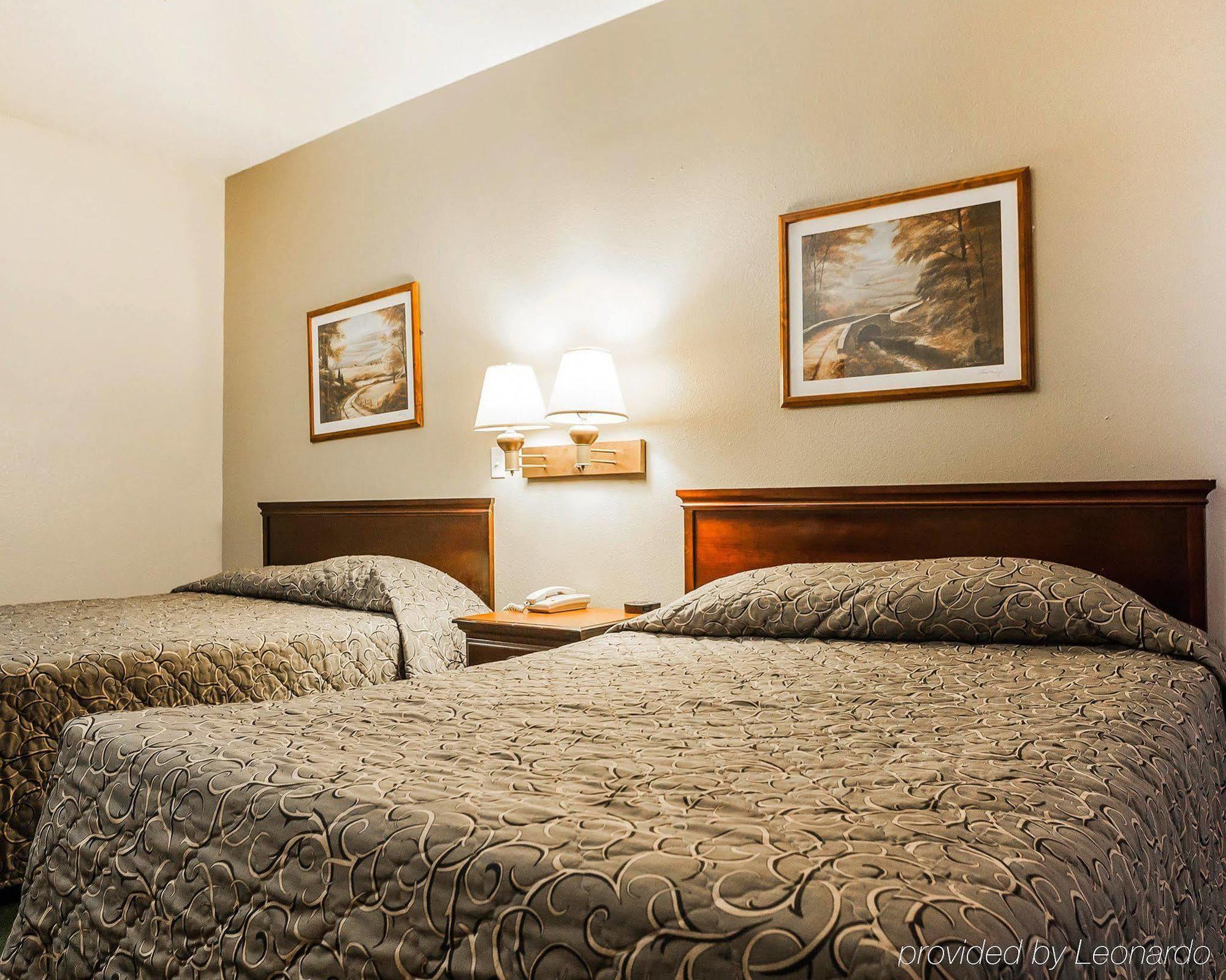 Econo Lodge Inn & Suites Granite City Екстер'єр фото