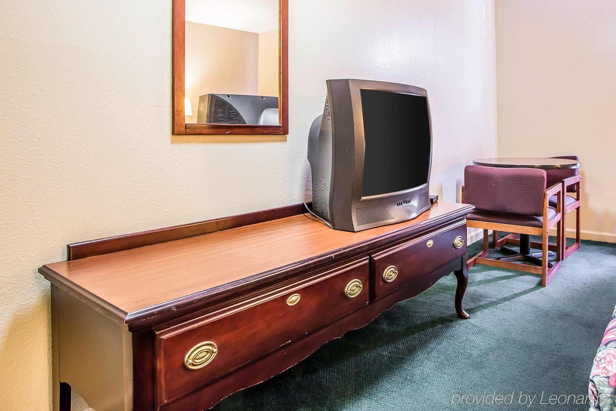 Econo Lodge Inn & Suites Granite City Екстер'єр фото